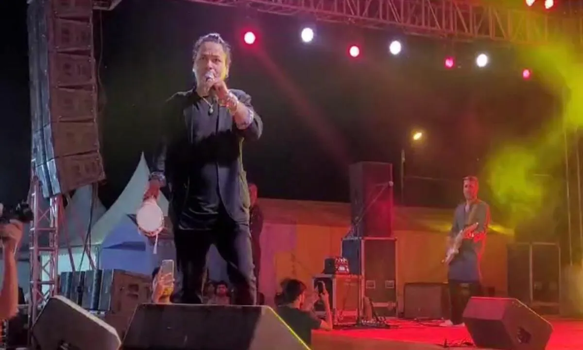 Padmashree singer Kailash Kher lashed out at Sanatan's opponents